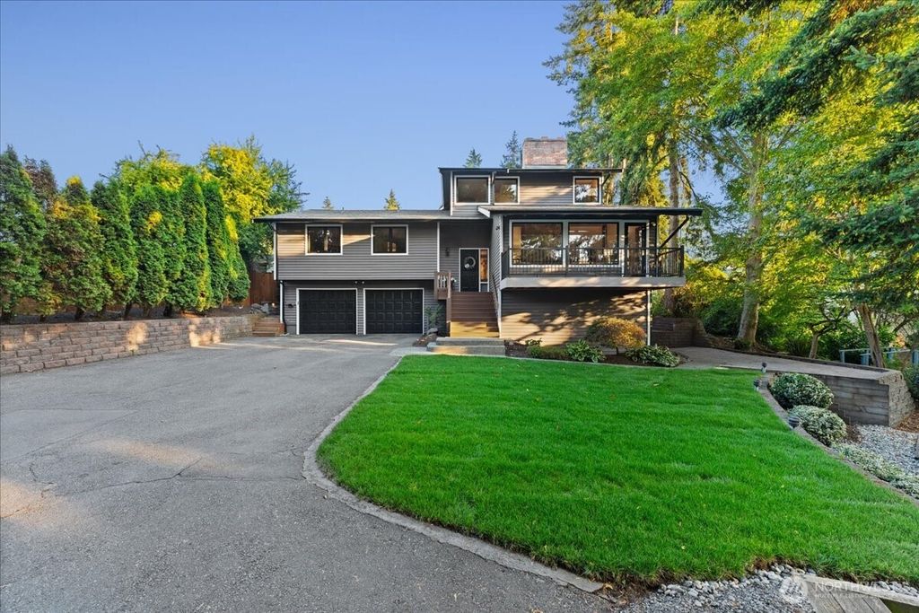 Photo of 807 7th Avenue N, Edmonds, WA 98020 (MLS # 2558686)