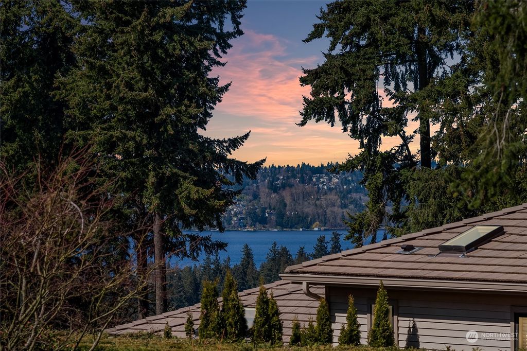 Photo of 9442 NE 25th Street, Clyde Hill, WA 98004 (MLS # 2046620)