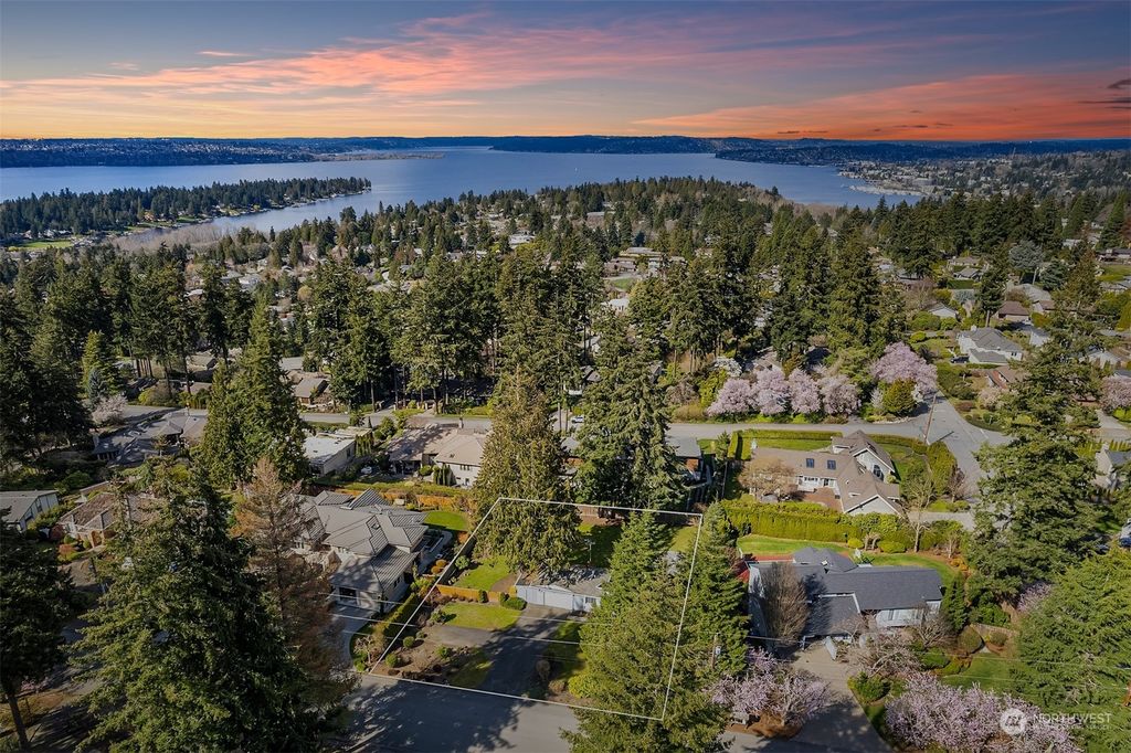 Photo of 9442 NE 25th Street, Clyde Hill, WA 98004 (MLS # 2046620)