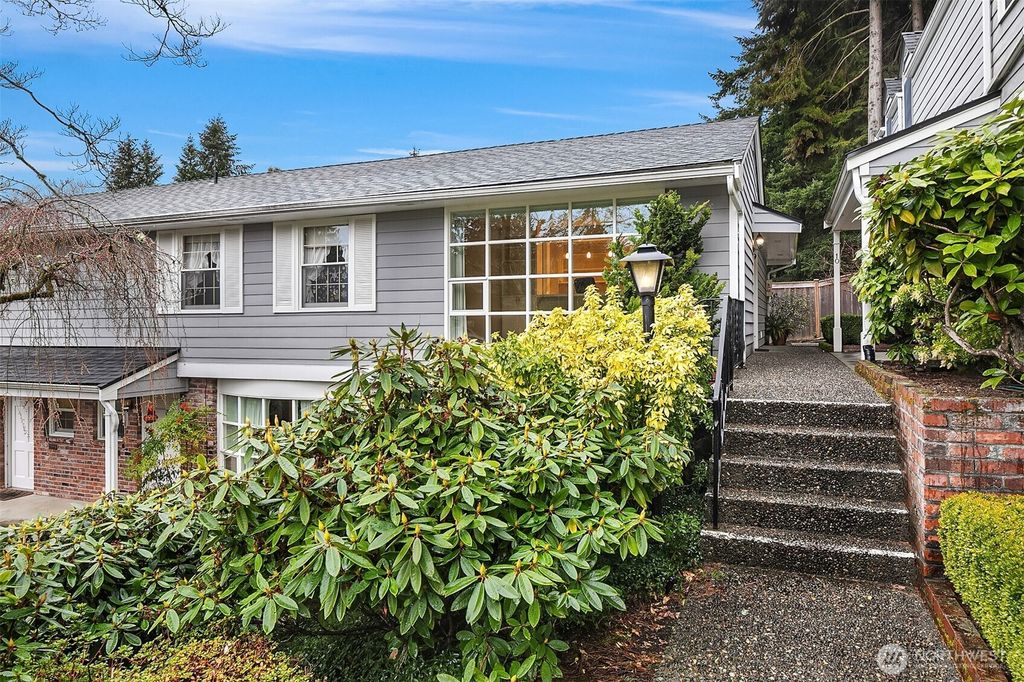 Photo of 1420 Bellevue Way SE #9, Bellevue, WA 98004 (MLS # 2347118)