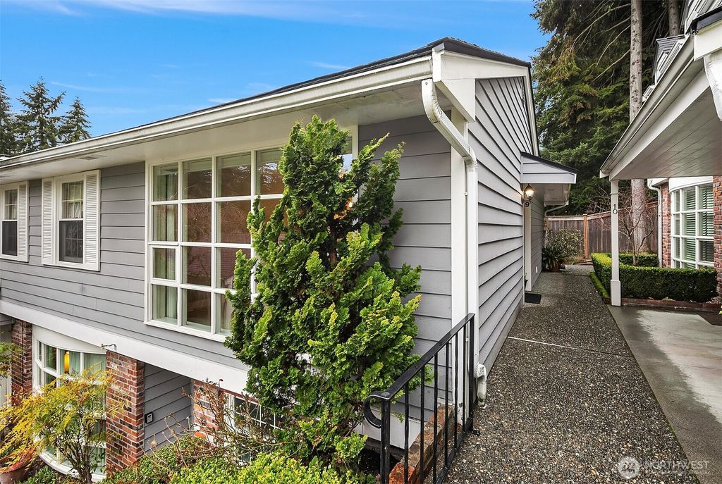 Photo of 1420 Bellevue Way SE #9, Bellevue, WA 98004 (MLS # 2347118)