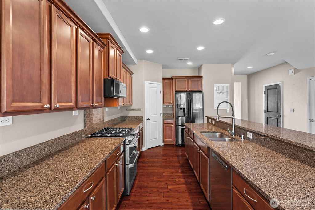 listing image 9365120342224532320