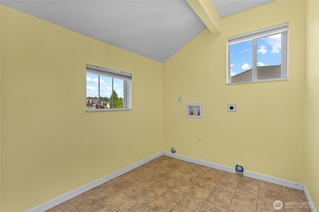 listing image 9361083979408583204