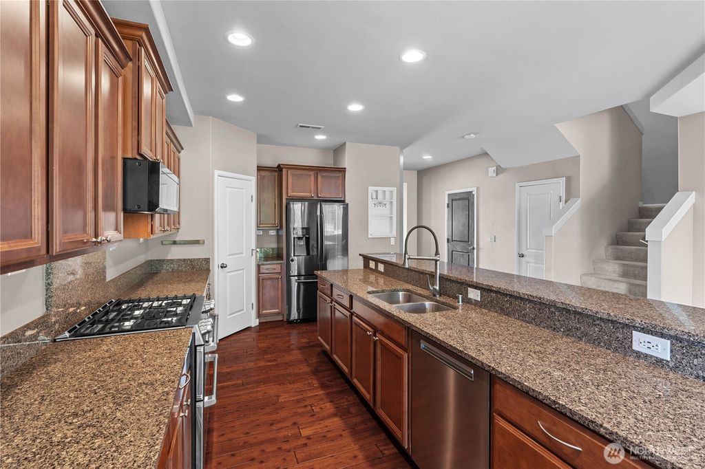 listing image 9362333657557469674