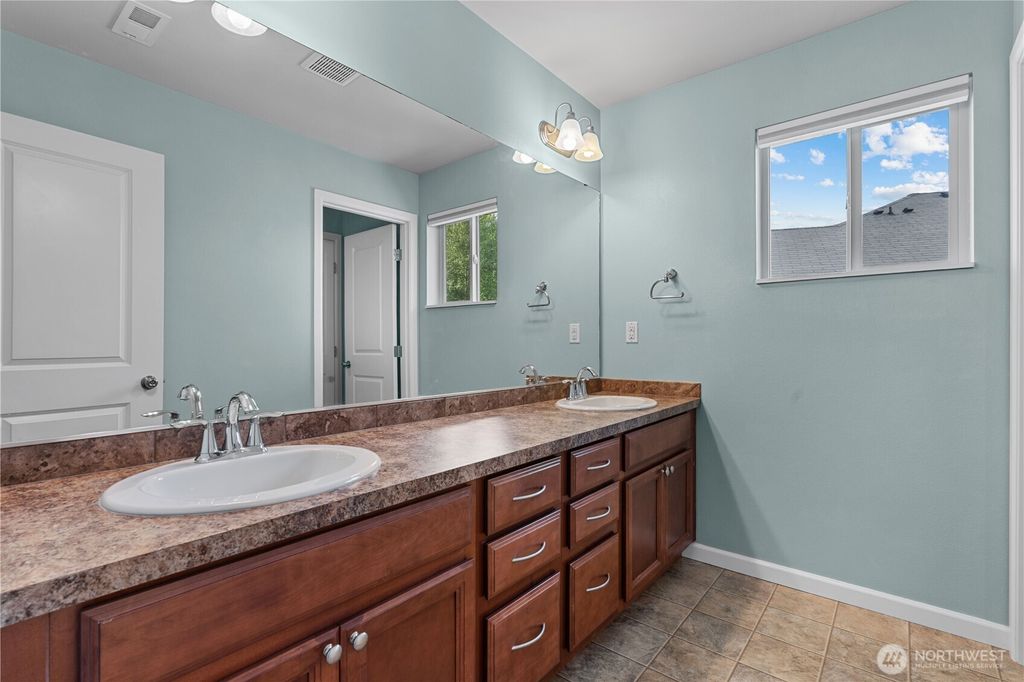 listing image 9362346398102570556
