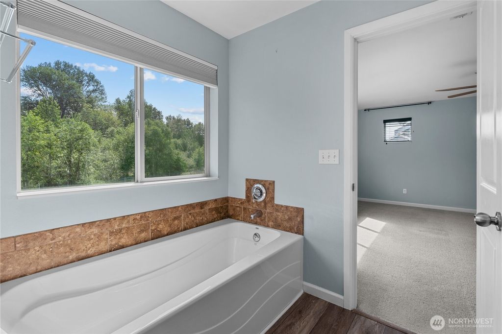 listing image 9369347962059648388
