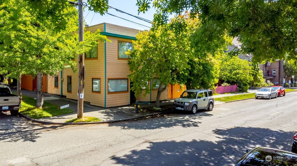 Photo of 7420 Woodlawn Avenue NE, Seattle, WA 98115 (MLS # 2126644)