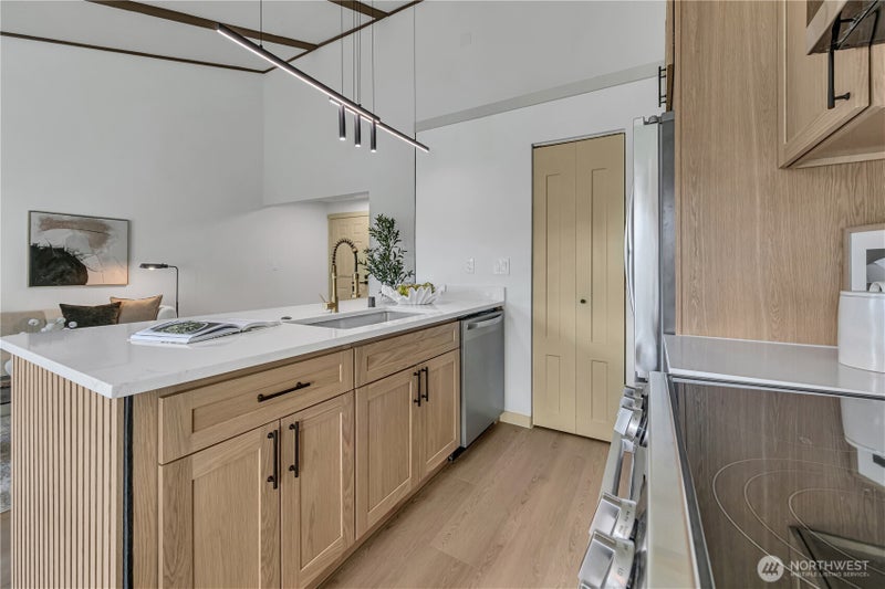 15210 Macadam Rd S D301