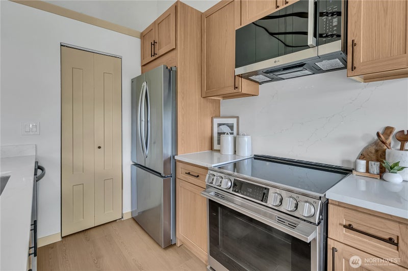 15210 Macadam Rd S D301