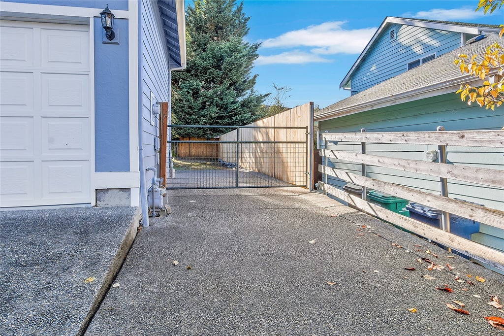 Photo of 37913 20th Court S, Federal Way, WA 98003 (MLS # 2599596)