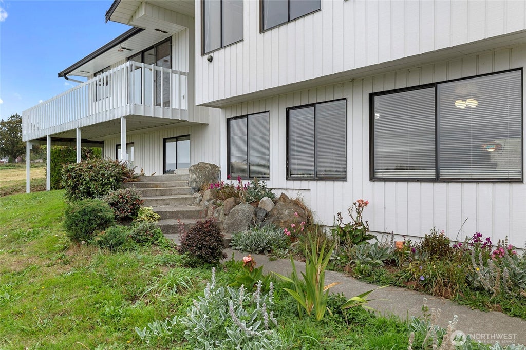 Photo of 625 Sunnyside Boulevard, Lake Stevens, WA 98258 (MLS # 2592314)