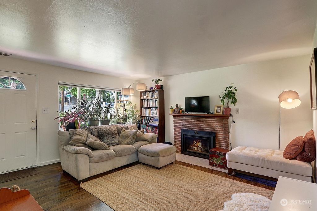 Photo of 20346 21st Avenue NE, Shoreline, WA 98155 (MLS # 2065037)