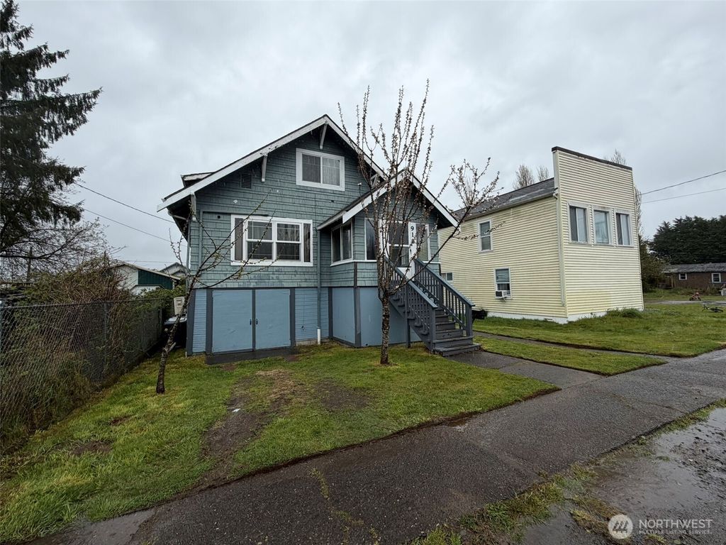 Photo of 918 W Cushing Street, Aberdeen, WA 98520 (MLS # 2505103)