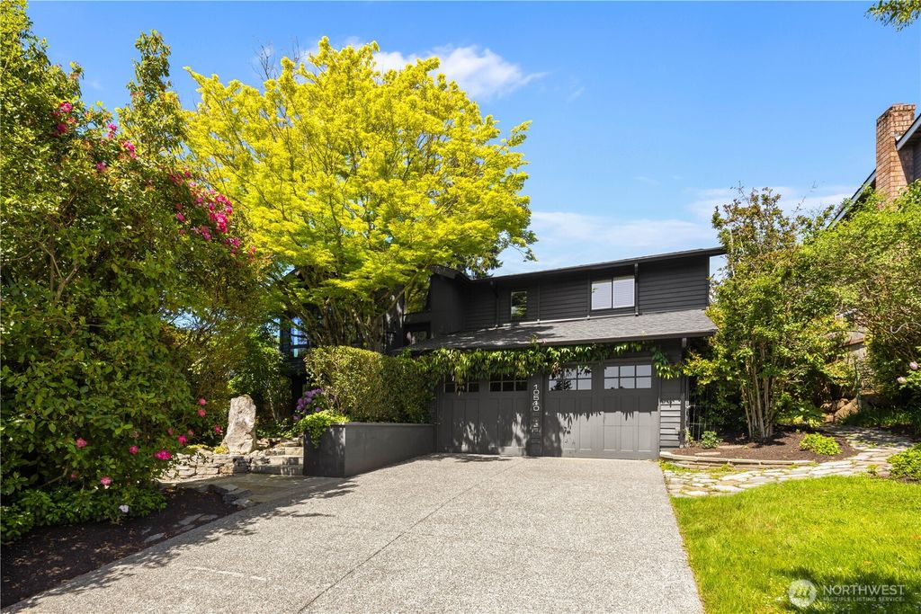 Photo of 10510 NE 44th Street, Kirkland, WA 98033 (MLS # 2526442)