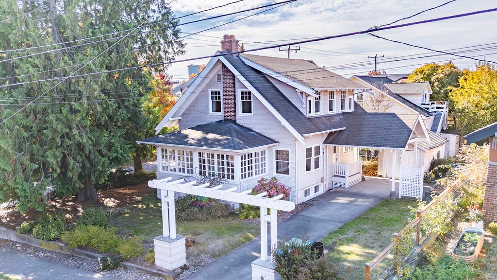 Photo of 1816 N 40th St ST, Seattle, WA 98103 (MLS # 2599261)