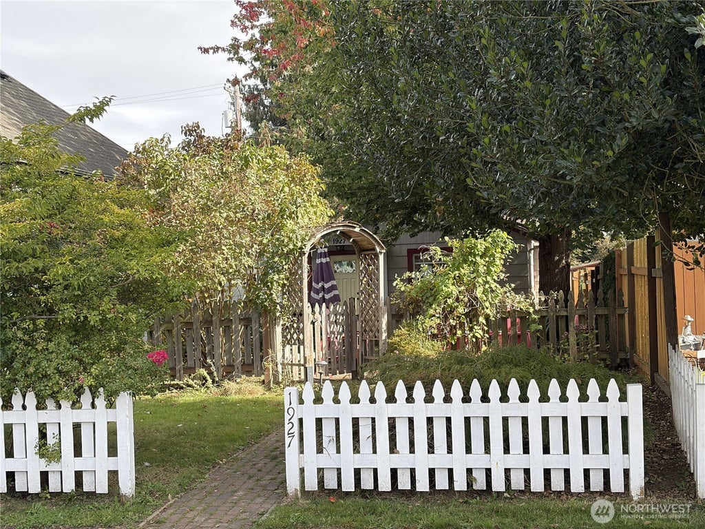 Photo of 1927 Wetmore Avenue, Everett, WA 98201 (MLS # 2589446)