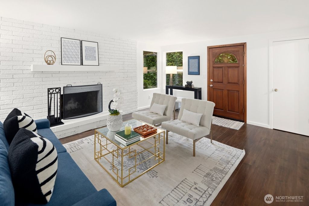 Photo of 11710 Bartlett Avenue NE, Seattle, WA 98125 (MLS # 2339782)
