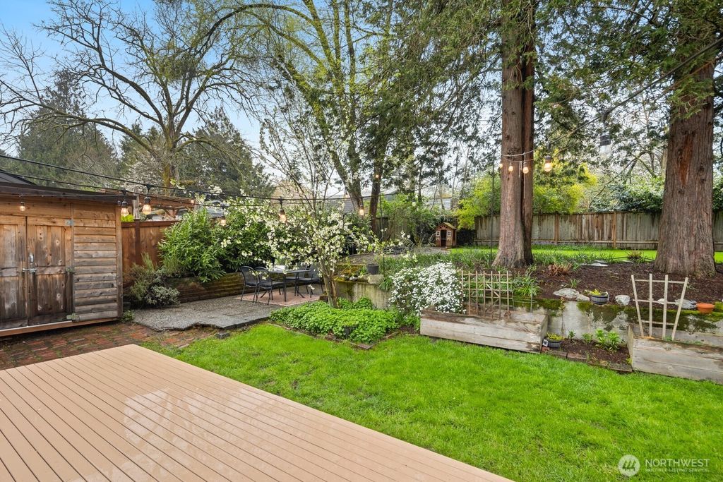 Photo of 11710 Bartlett Avenue NE, Seattle, WA 98125 (MLS # 2339782)