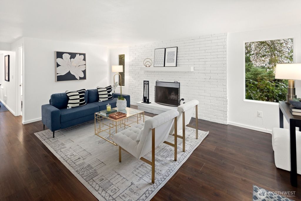 Photo of 11710 Bartlett Avenue NE, Seattle, WA 98125 (MLS # 2339782)