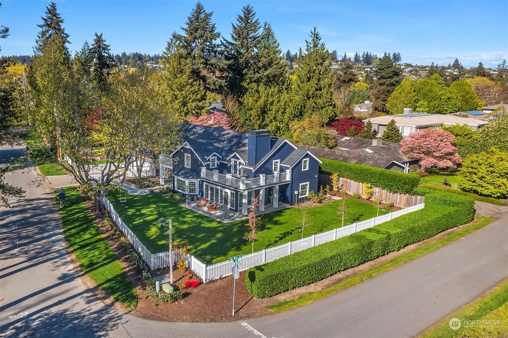 Photo of 8604 NE 6th Street, Medina, WA 98039 (MLS # 2208741)