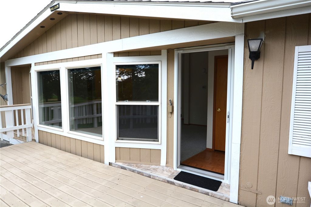 Photo of 4828 Road 3.7 NE, Moses Lake, WA 98837 (MLS # 2543960)
