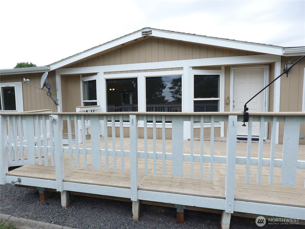Photo of 4828 Road 3.7 NE, Moses Lake, WA 98837 (MLS # 2543960)
