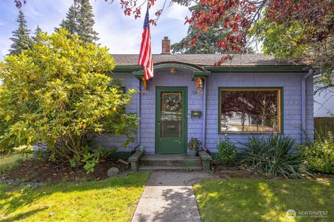 Photo of 1240 Grant Street, Bellingham, WA 98225 (MLS # 2544439)