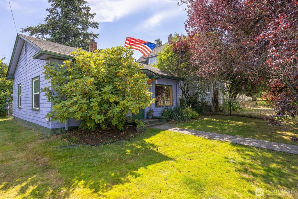 Photo of 1240 Grant Street, Bellingham, WA 98225 (MLS # 2544439)