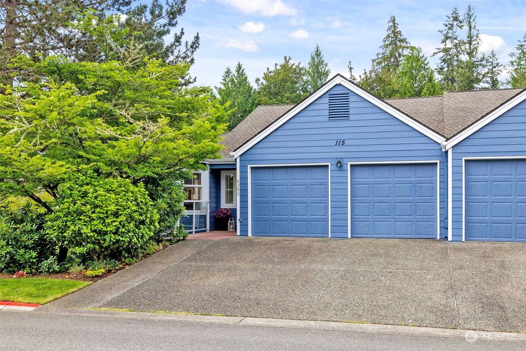 Photo of 4353 Providence Point Place SE #2610, Issaquah, WA 98029 (MLS # 2237182)
