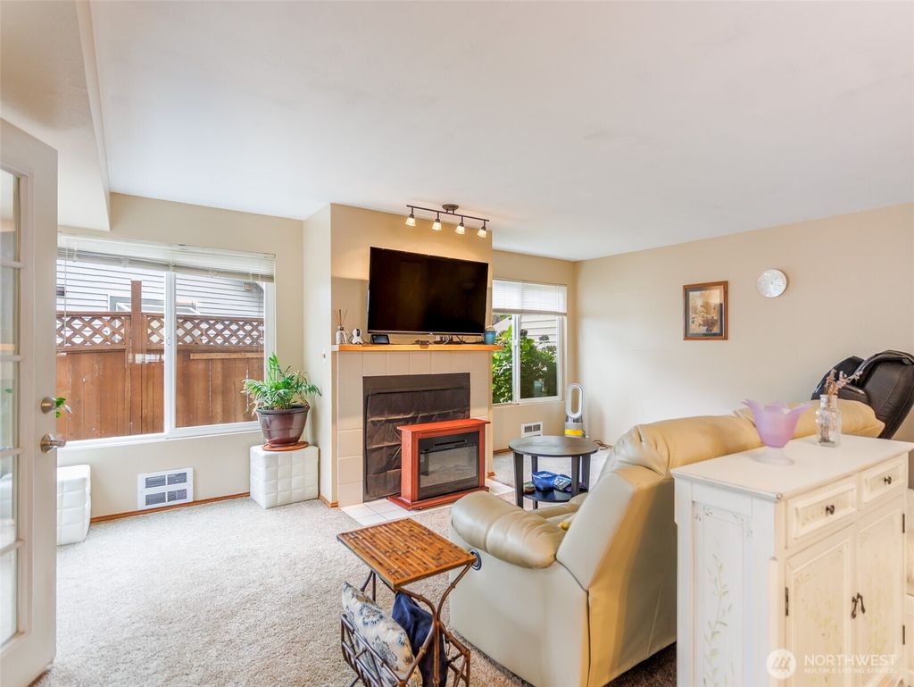 Photo of 411 S 328th Place, Federal Way, WA 98003 (MLS # 2432722)