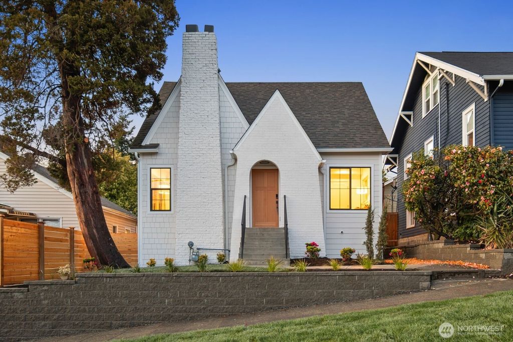 Photo of 306 NW 45th Street, Seattle, WA 98107 (MLS # 2504597)