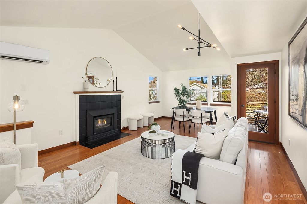 Photo of 721 N 87th St St, Seattle, WA 98103 (MLS # 2472789)