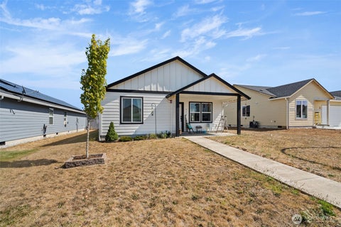 Photo of 510 Powell Avenue, Winlock, WA 98596 (MLS # 2577053)