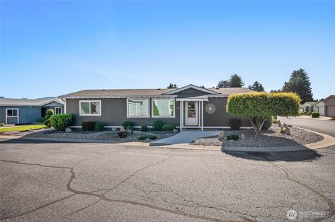 Photo of 1606 twin peaks Drive #50, Wenatchee, WA 98801 (MLS # 2540244)