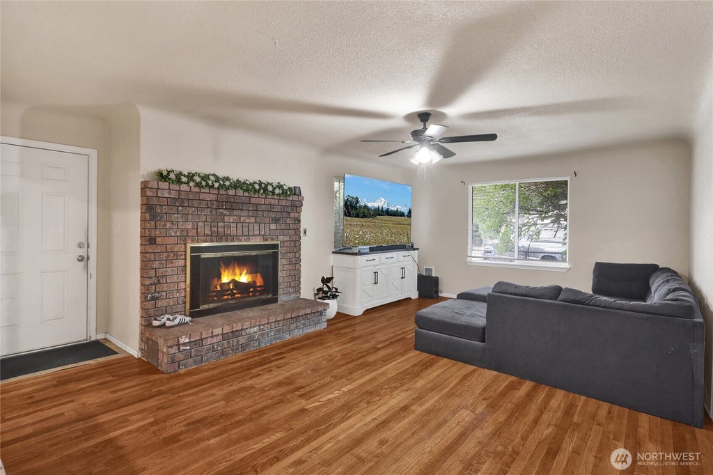 Photo of 1390 Cedar Avenue, Marysville, WA 98270 (MLS # 2578359)