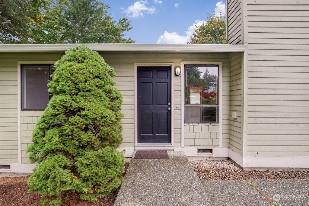 Photo of 13629 179th Avenue NE, Redmond, WA 98052 (MLS # 2172546)