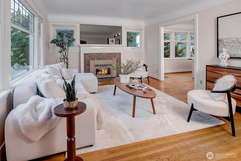 Photo of 1111 4th Avenue N, Seattle, WA 98109 (MLS # 2422153)