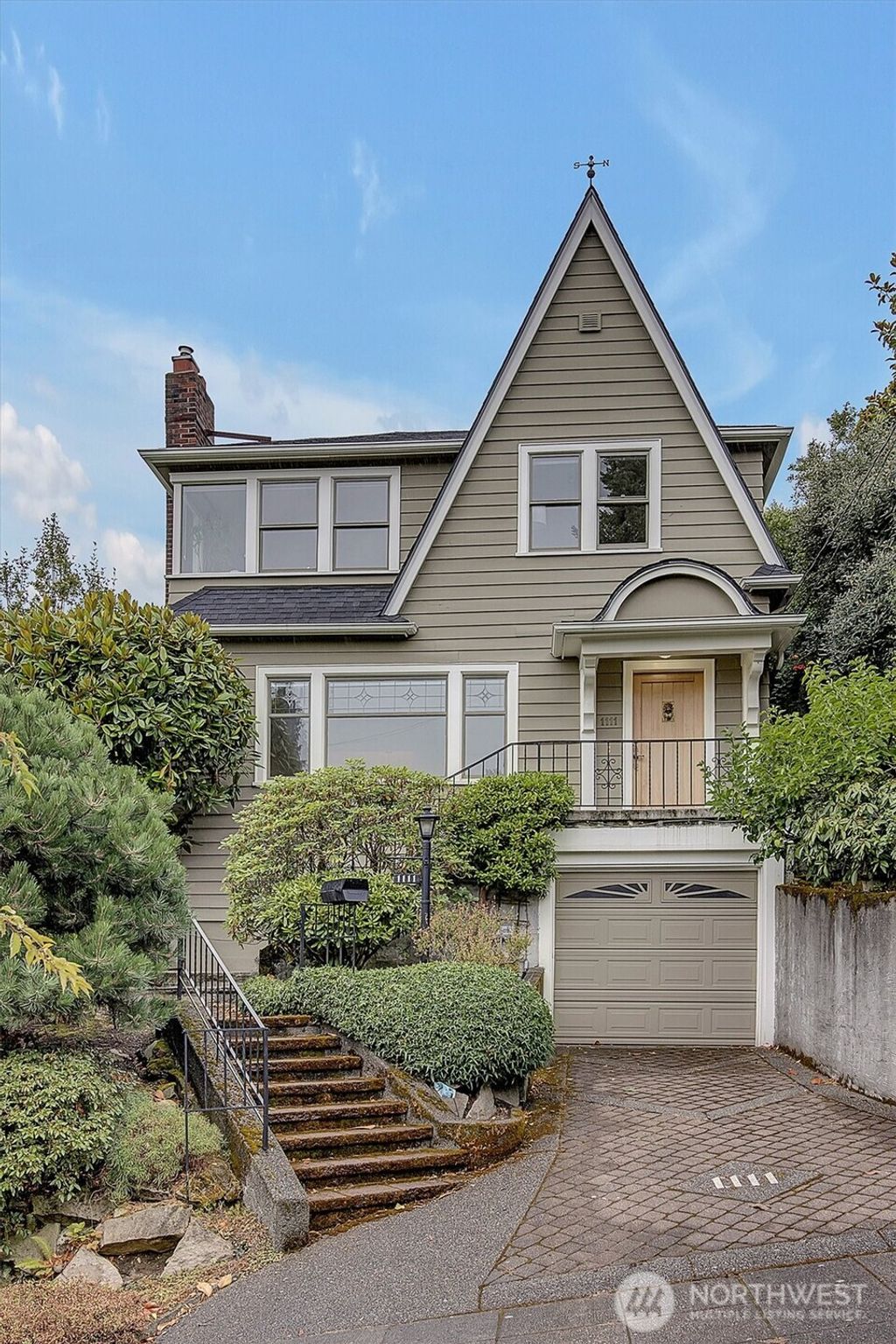 Photo of 1111 4th Avenue N, Seattle, WA 98109 (MLS # 2422153)