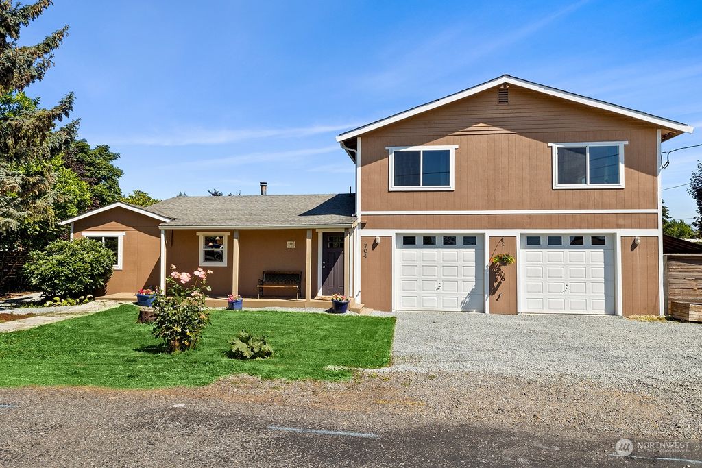 Photo of 704 Main Street, Algona, WA 98001 (MLS # 2263215)