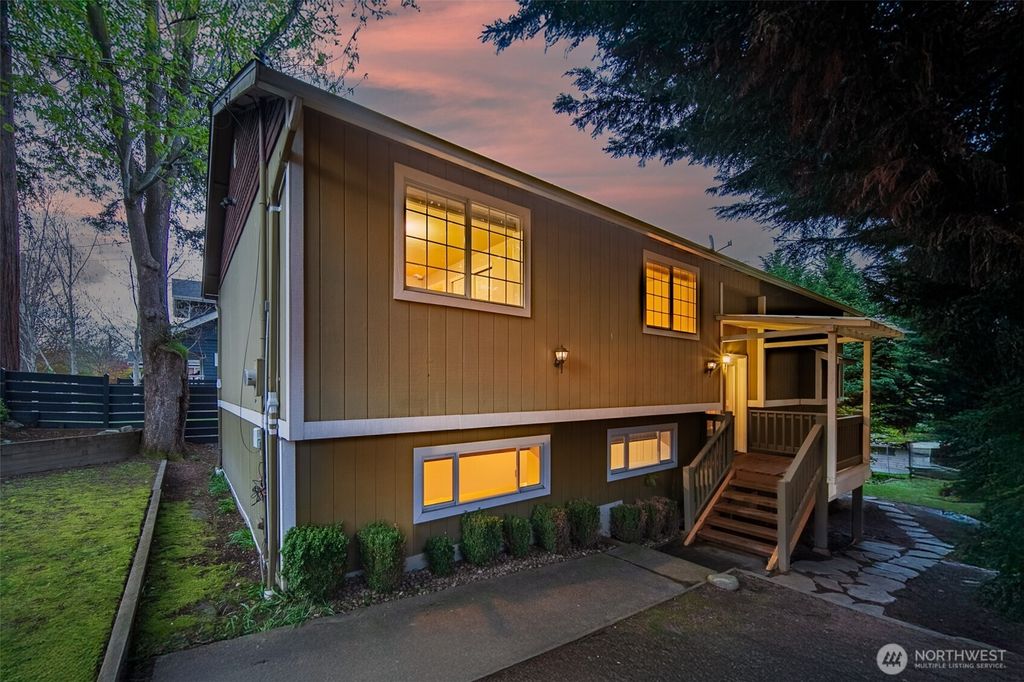 Photo of 1612 26th Avenue, Seattle, WA 98122 (MLS # 2361602)