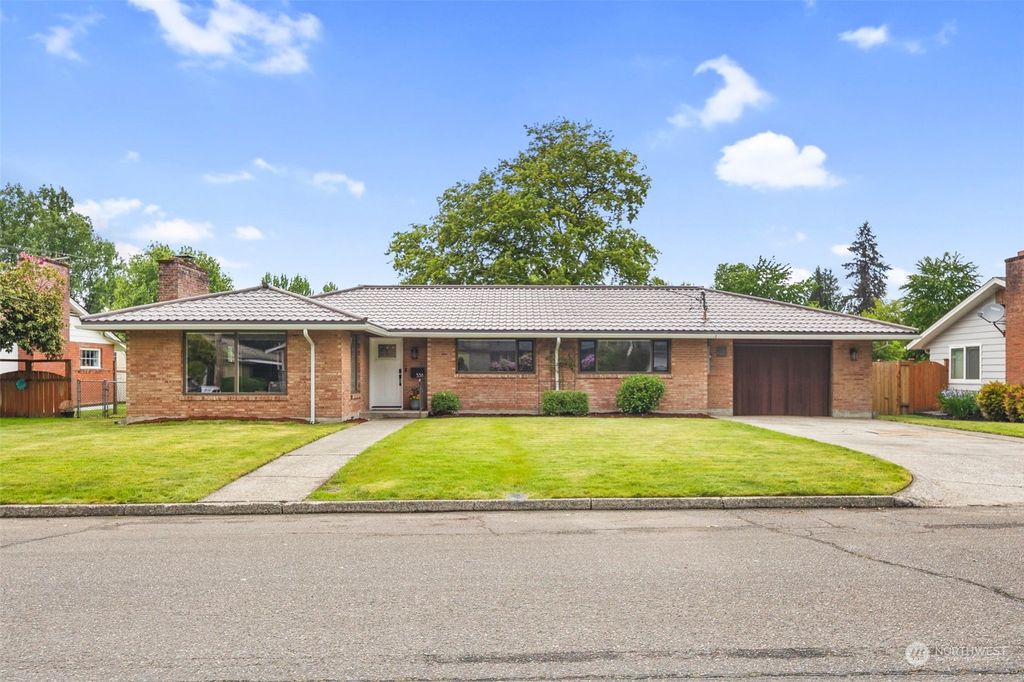 Photo of 538 S Blakeley Street, Monroe, WA 98272 (MLS # 2241323)