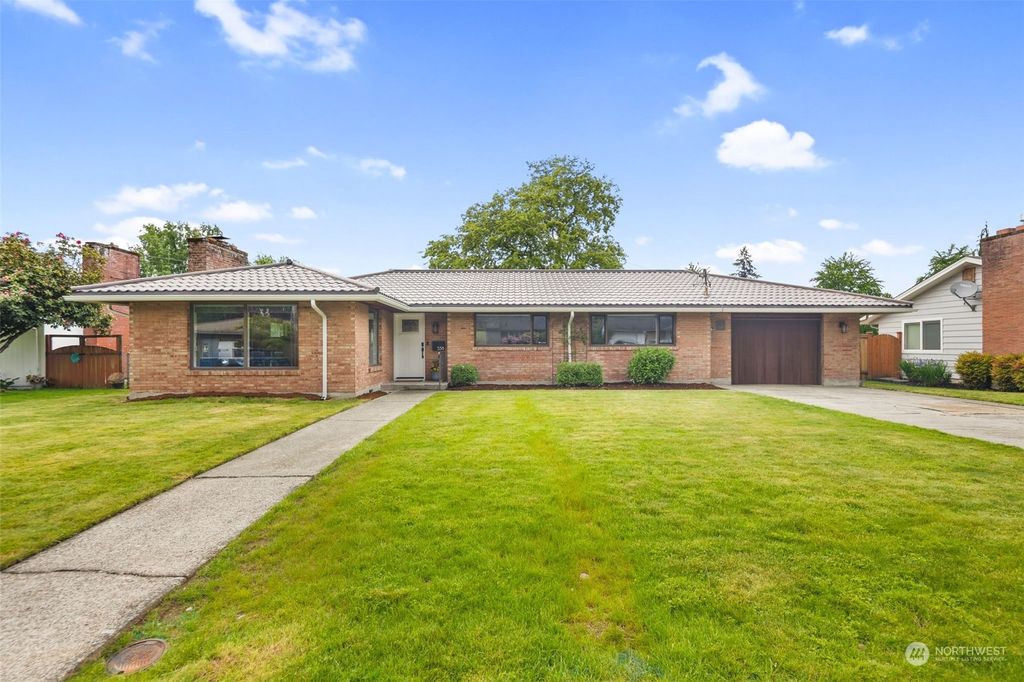 Photo of 538 S Blakeley Street, Monroe, WA 98272 (MLS # 2241323)