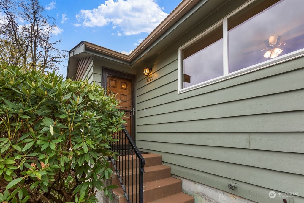Photo of 11721 North Park Avenue N, Seattle, WA 98133 (MLS # 2218134)