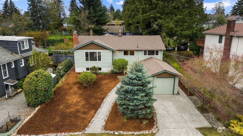 Photo of 11721 North Park Avenue N, Seattle, WA 98133 (MLS # 2218134)