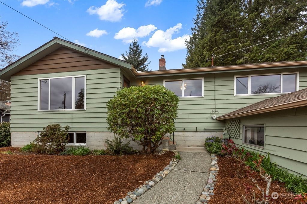 Photo of 11721 North Park Avenue N, Seattle, WA 98133 (MLS # 2218134)