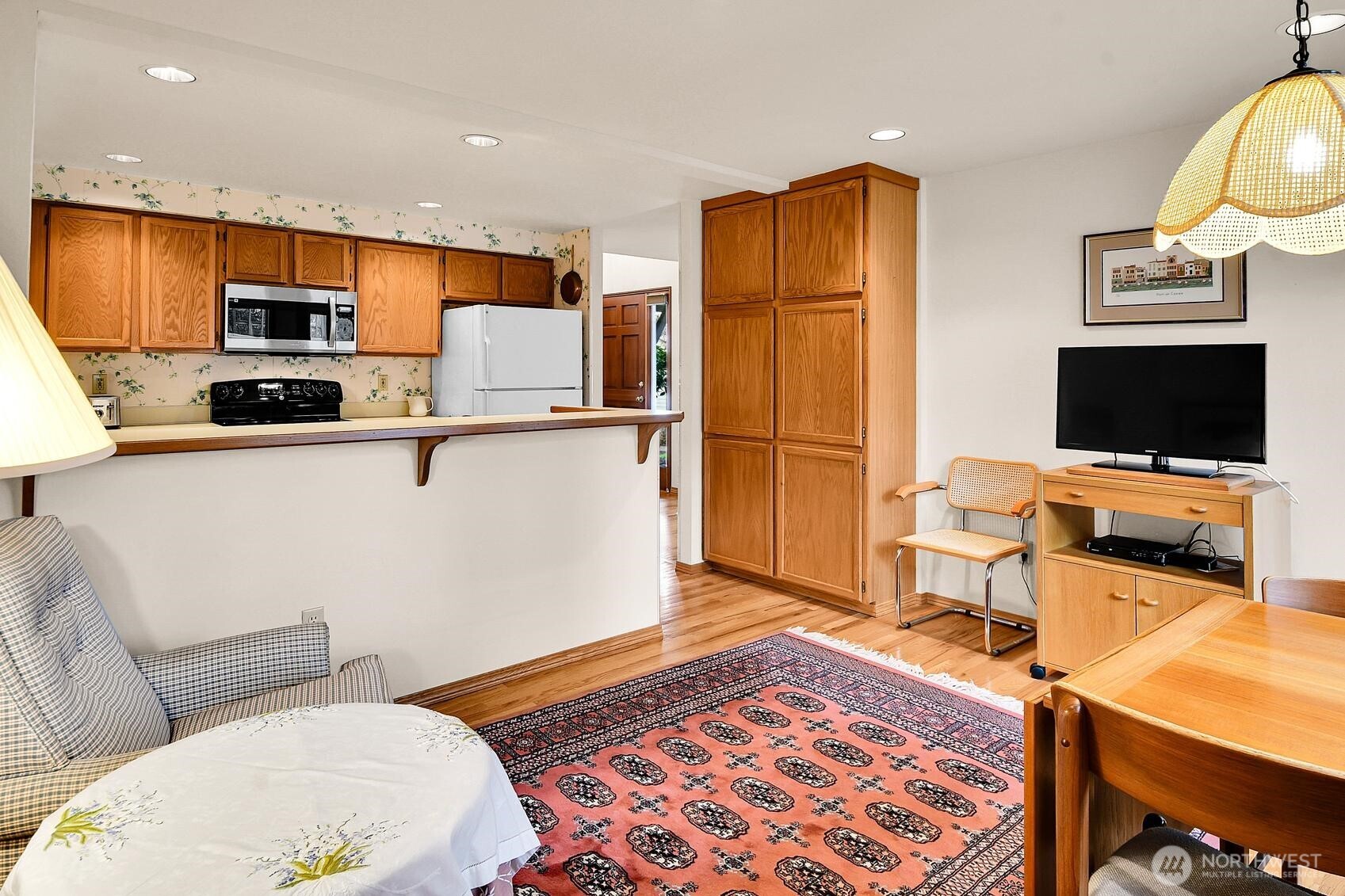 Bellevue, Washington, 98007, United States, 3 Bedrooms Bedrooms, ,3 BathroomsBathrooms,Residential,Active,2037094