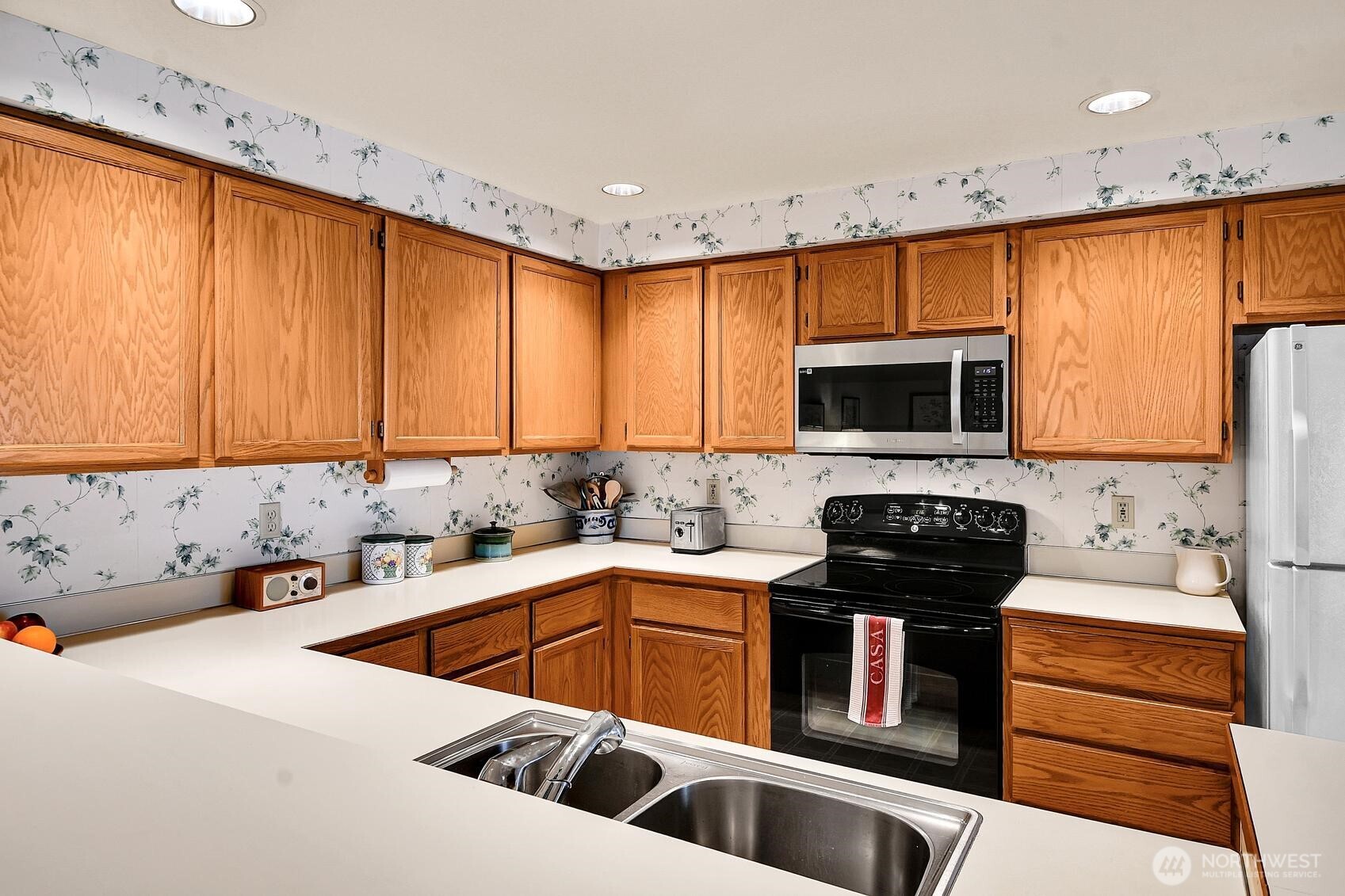 Bellevue, Washington, 98007, United States, 3 Bedrooms Bedrooms, ,3 BathroomsBathrooms,Residential,Active,2037094