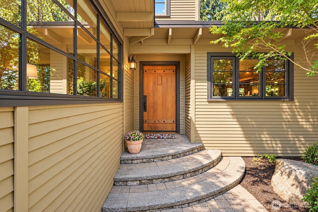 Photo of 12838 NE 73rd Street, Kirkland, WA 98033 (MLS # 2566231)