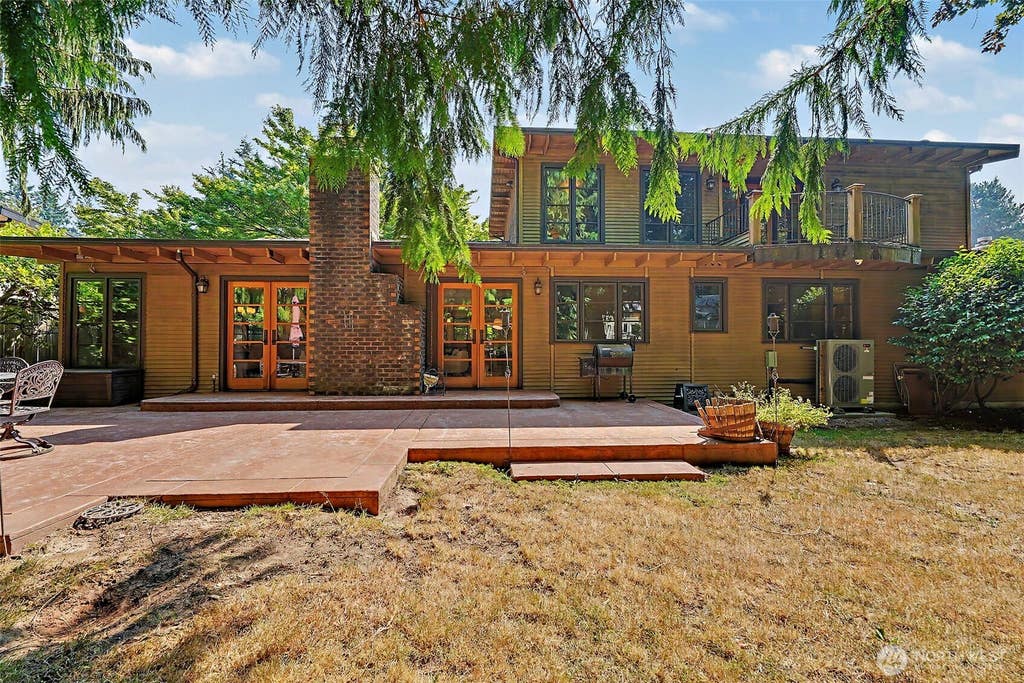 Photo of 12838 NE 73rd Street, Kirkland, WA 98033 (MLS # 2566231)