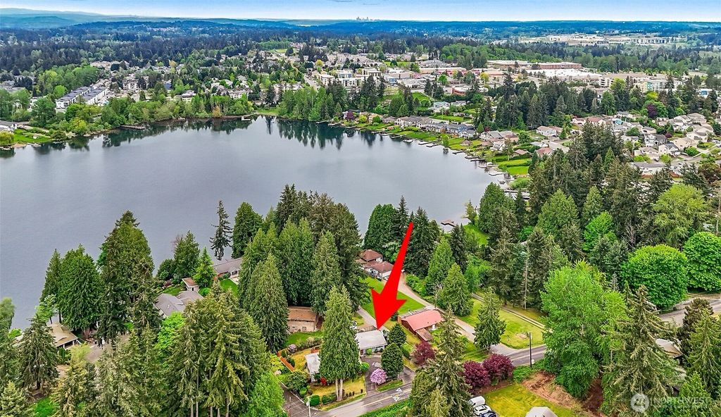 Photo of 15729 Larch Way, Lynnwood, WA 98087 (MLS # 2374386)